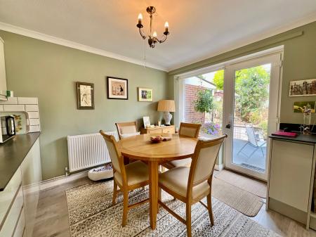 3 bedroom Semi-detached house for sale in Cold Harbour Lane, Grantham, NG31