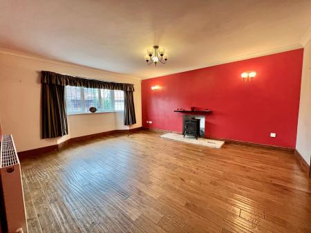 4 bedroom Detached house for sale in Bennington Close, Long Bennington, NG23