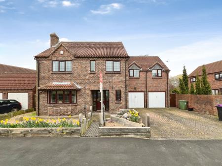 Bennington Close, Long Bennington, NG23