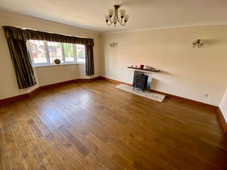 4 bedroom Detached house for sale in Bennington Close, Long Bennington, NG23