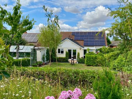 3 bedroom Detached bungalow for sale in Main Street, Ingoldsby, NG33