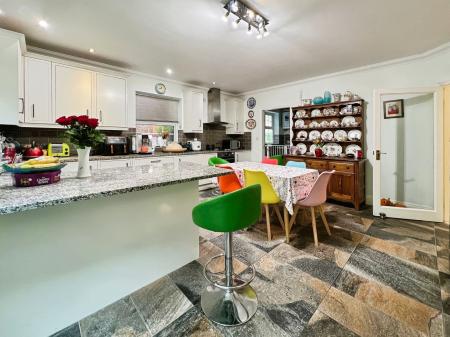 4 bedroom Detached house for sale in Cold Harbour Lane, Grantham, NG31