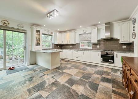 4 bedroom Detached house for sale in Cold Harbour Lane, Grantham, NG31