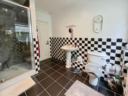 4 bedroom Detached house for sale in Cold Harbour Lane, Grantham, NG31