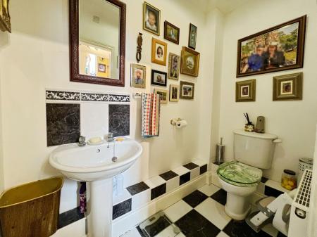 4 bedroom Detached house for sale in Cold Harbour Lane, Grantham, NG31