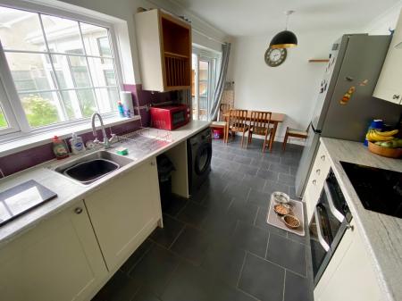 3 bedroom Detached house for sale in SOLD BY NEWTON FALLOWELL - Kenilworth Road