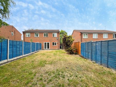 3 bedroom Semi-detached house for sale in Sunningdale, Grantham, NG31