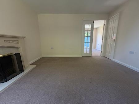3 bedroom Semi-detached house for sale in Sunningdale, Grantham, NG31