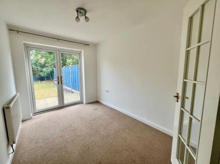 3 bedroom Semi-detached house for sale in Sunningdale, Grantham, NG31