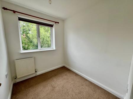 3 bedroom Semi-detached house for sale in Sunningdale, Grantham, NG31