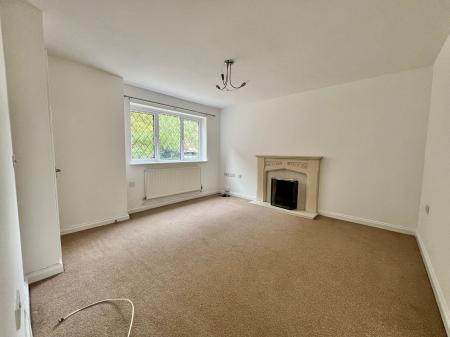3 bedroom Semi-detached house for sale in Sunningdale, Grantham, NG31