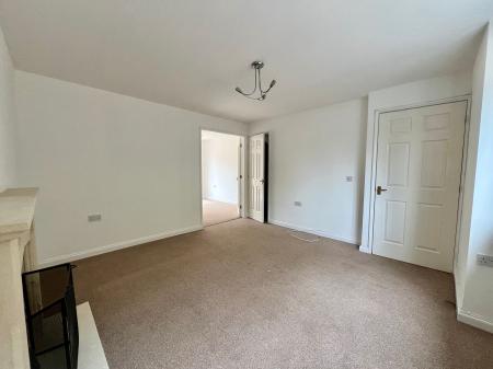 3 bedroom Semi-detached house for sale in Sunningdale, Grantham, NG31