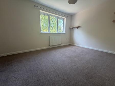 3 bedroom Semi-detached house for sale in Sunningdale, Grantham, NG31