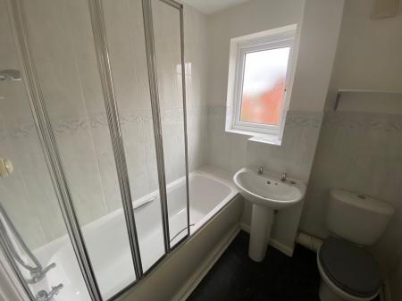 3 bedroom Semi-detached house for sale in Sunningdale, Grantham, NG31