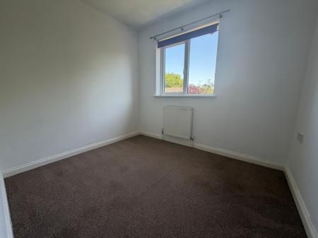 3 bedroom Semi-detached house for sale in Sunningdale, Grantham, NG31