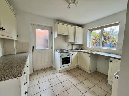 3 bedroom Semi-detached house for sale in Sunningdale, Grantham, NG31