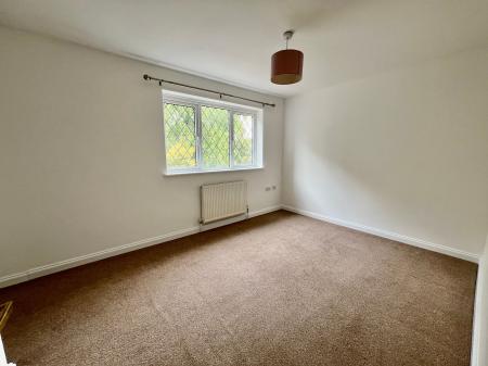 3 bedroom Semi-detached house for sale in Sunningdale, Grantham, NG31