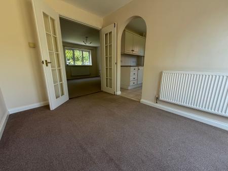 3 bedroom Semi-detached house for sale in Sunningdale, Grantham, NG31