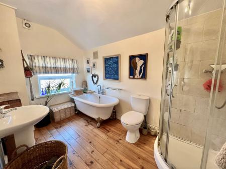 2 bedroom Terraced House for sale in SOLD BY NEWTON FALLOWELL - Sidney Street