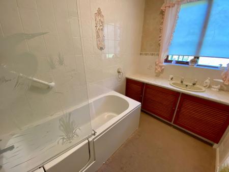 4 bedroom Detached house for sale in SOLD BY NEWTON FALLOWELL - Church Lane, Muston