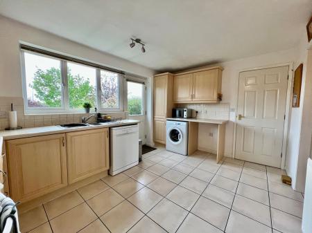 3 bedroom Detached house for sale in SOLD BY NEWTON FALLOWELL - Riber Close