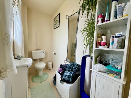 4 bedroom Detached house for sale in Reedings Road, Barrowby, NG32