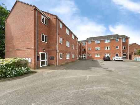 2 bedroom Flat for sale in University Court, Grantham, NG31