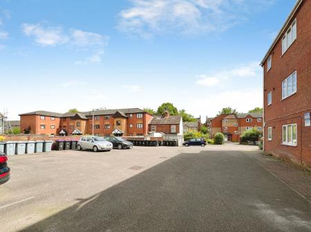 2 bedroom Flat for sale in University Court, Grantham, NG31