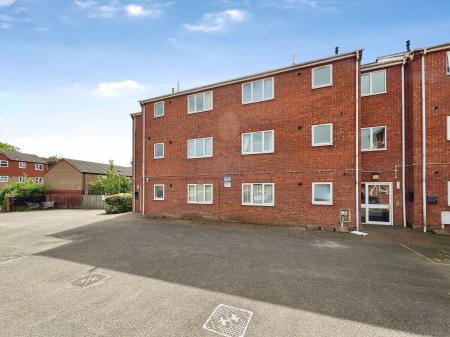 2 bedroom Flat for sale in University Court, Grantham, NG31