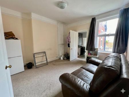 2 bedroom Terraced House for sale in Bridge End Road, Grantham, NG31