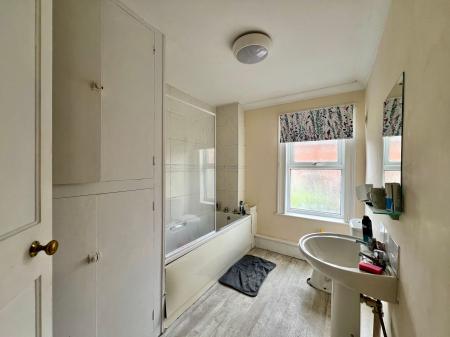 2 bedroom Terraced House for sale in Bridge End Road, Grantham, NG31