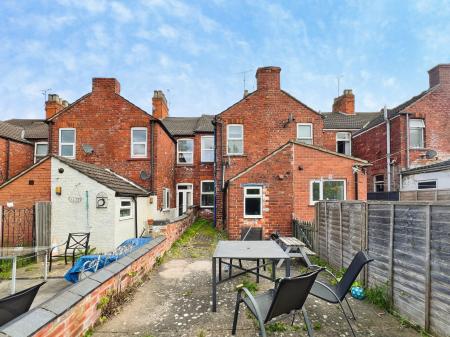 2 bedroom Terraced House for sale in Bridge End Road, Grantham, NG31