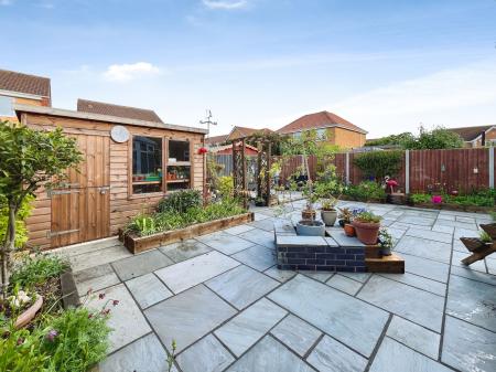 4 bedroom Detached house for sale in SOLD BY NEWTON FALLOWELL - Rosedale Drive