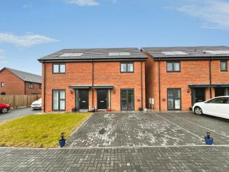 2 bedroom Semi-detached house for sale in Brisbane Drive, Grantham, NG31