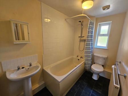 2 bedroom Flat to let in Kedleston Road, Grantham, NG31