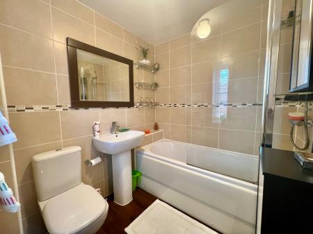 4 bedroom Detached house for sale in Knaresborough Drive, Grantham, NG31
