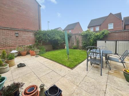 4 bedroom Detached house for sale in Knaresborough Drive, Grantham, NG31
