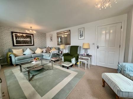 4 bedroom Detached house for sale in Knaresborough Drive, Grantham, NG31