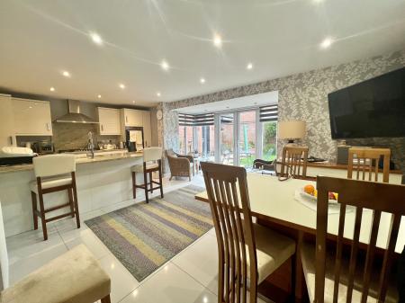 4 bedroom Detached house for sale in Knaresborough Drive, Grantham, NG31