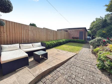 3 bedroom Terraced House to let in High Street, Great Gonerby, NG31