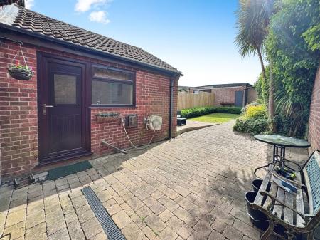 3 bedroom Terraced House to let in High Street, Great Gonerby, NG31