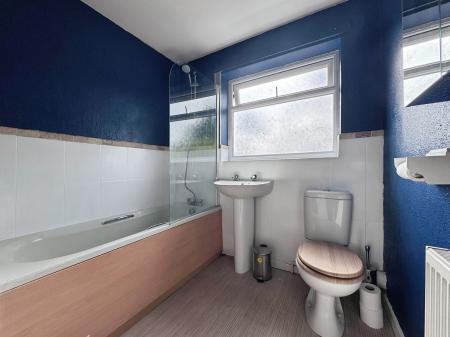 3 bedroom Terraced House to let in High Street, Great Gonerby, NG31