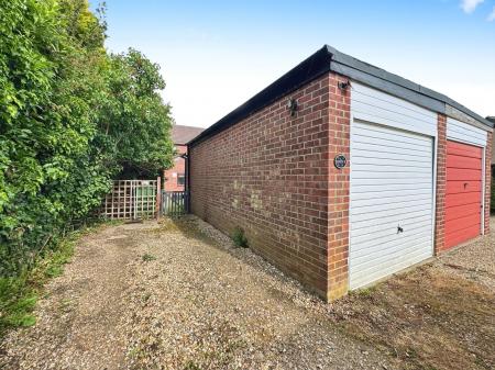 3 bedroom Terraced House to let in High Street, Great Gonerby, NG31