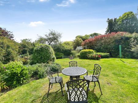 4 bedroom Detached house for sale in Park Lane, Denton, NG32