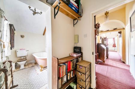 4 bedroom Detached house for sale in Park Lane, Denton, NG32