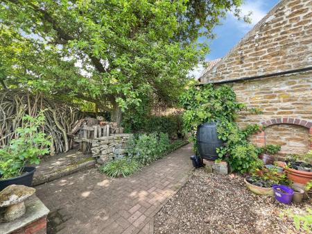 4 bedroom Detached house for sale in Park Lane, Denton, NG32