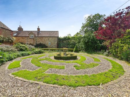 4 bedroom Detached house for sale in Park Lane, Denton, NG32