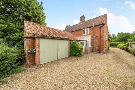 4 bedroom Detached house for sale in Park Lane, Denton, NG32