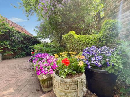 4 bedroom Detached house for sale in Park Lane, Denton, NG32