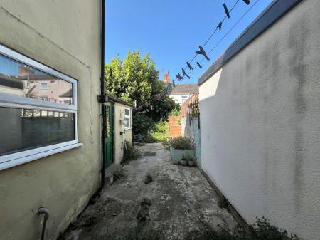 3 bedroom Terraced House for sale in Grantley Street, Grantham, NG31